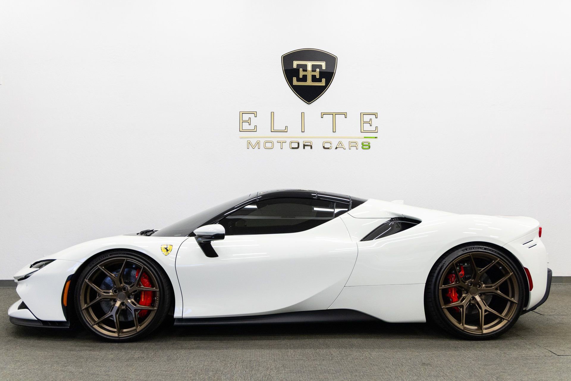 Used 2024 Ferrari SF90 Spider image 24