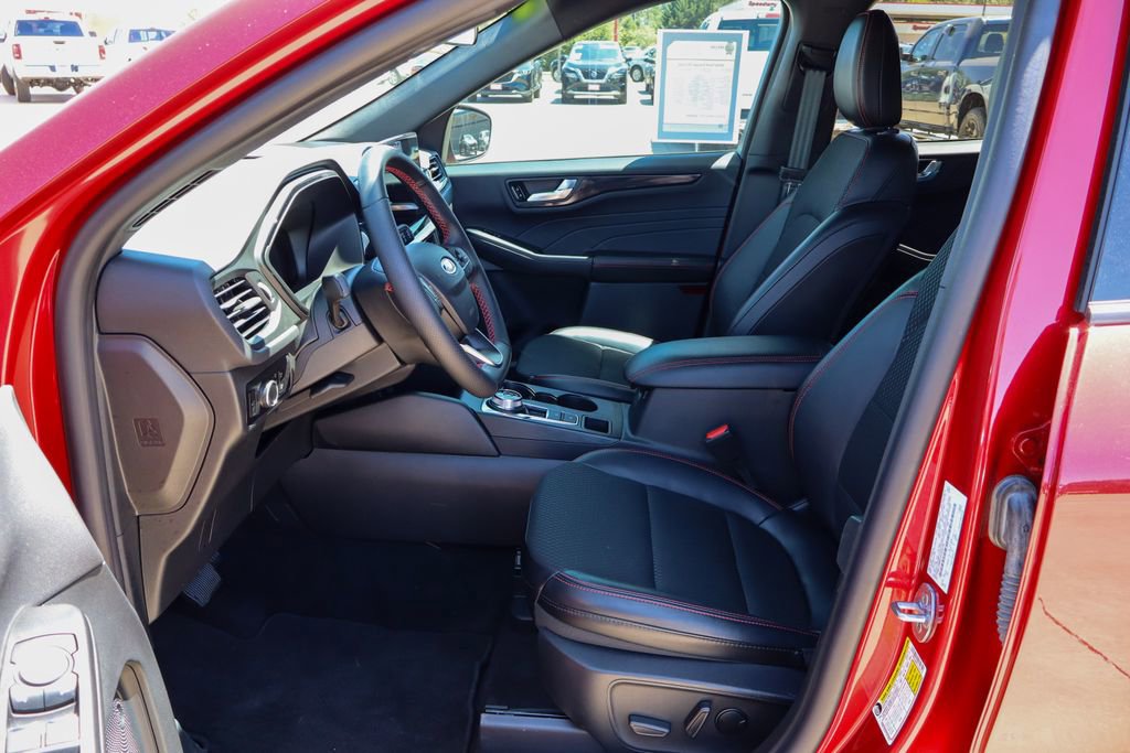 Used 2025 Ford Escape ST-Line w/ Tech Pack #1 AWD/4WD image 19