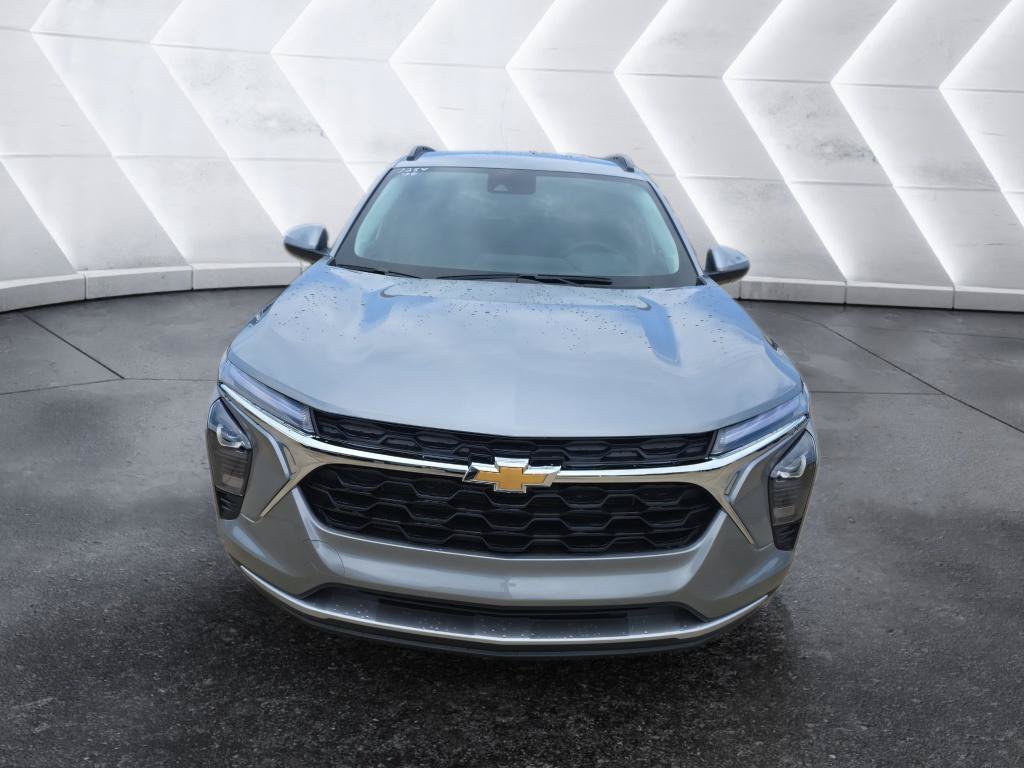 New 2026 Chevrolet Trax LT w/ Driver Confidence Package FWD image 2