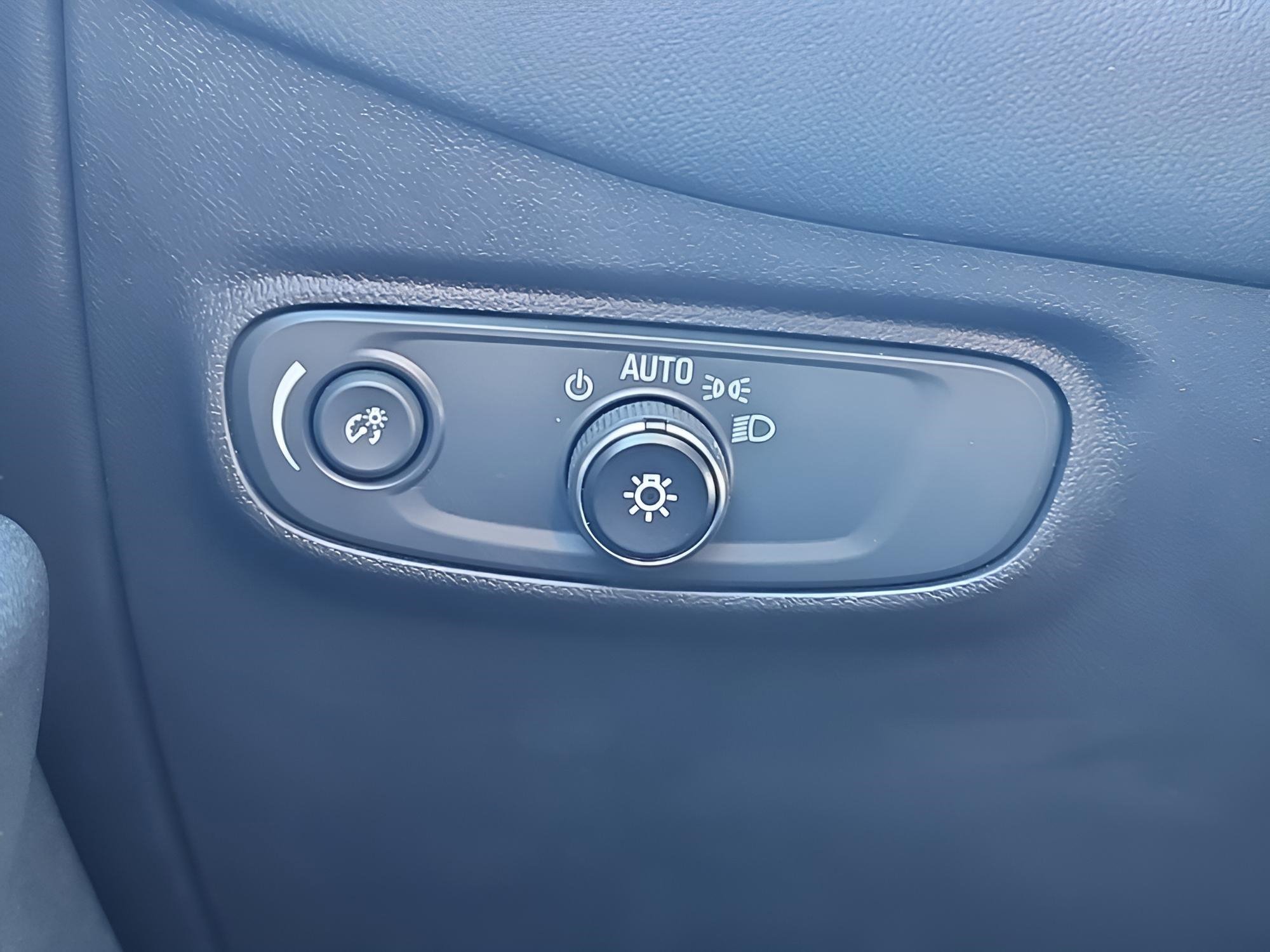 Used 2022 Chevrolet Equinox LS w/ LS Convenience Package image 22