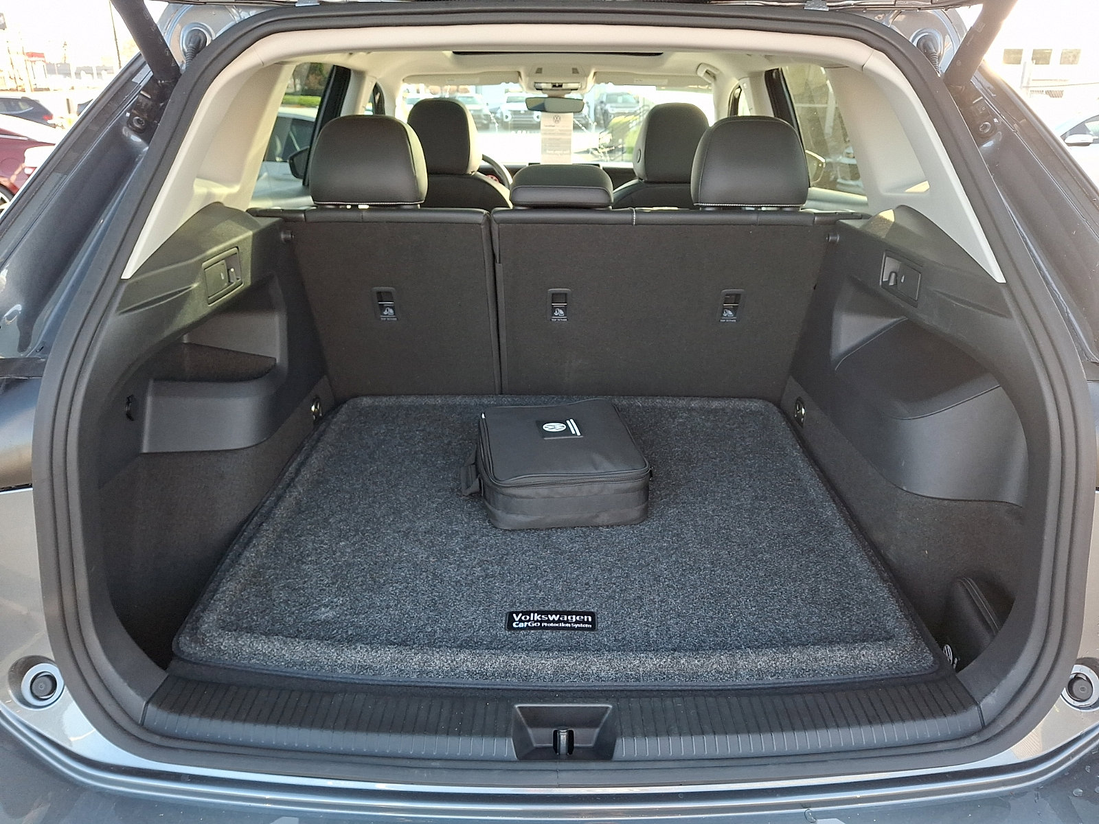 Certified 2025 Volkswagen Tiguan SE image 28