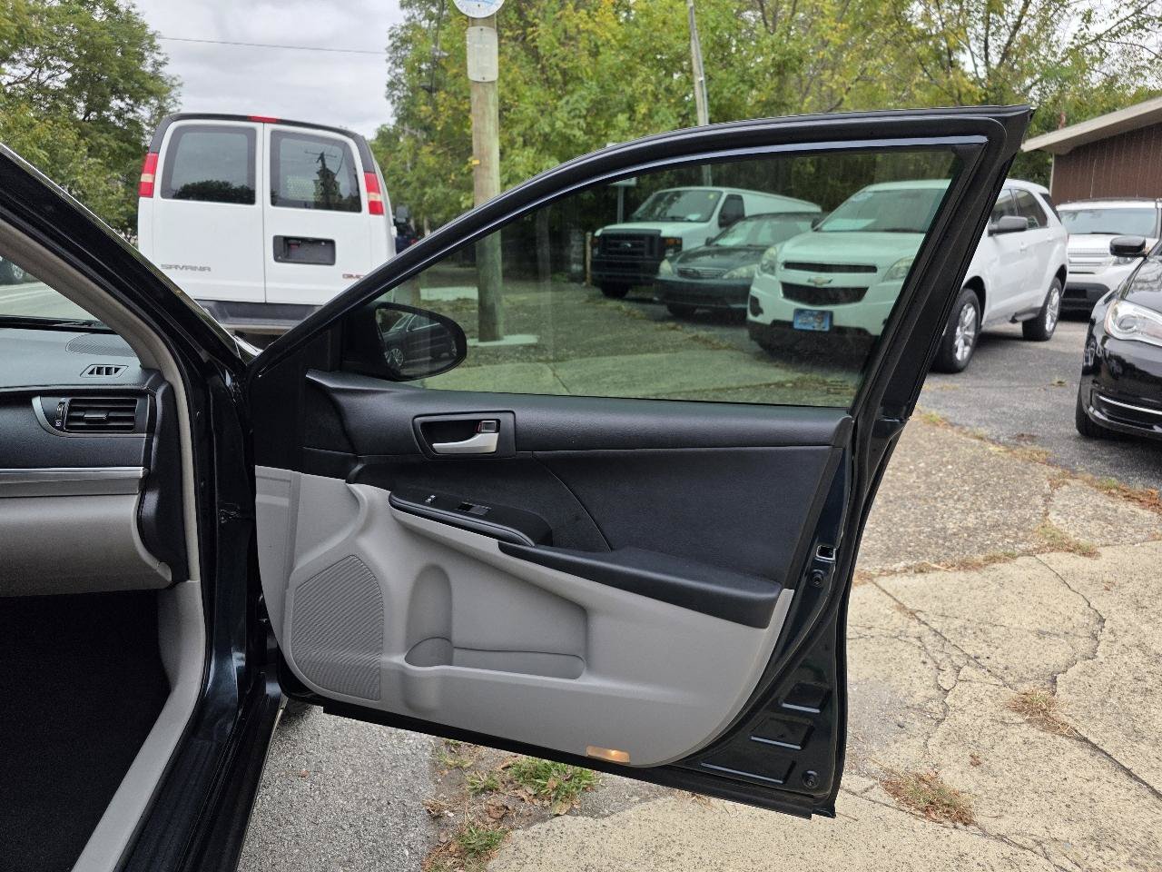 Used 2012 Toyota Camry LE FWD image 32