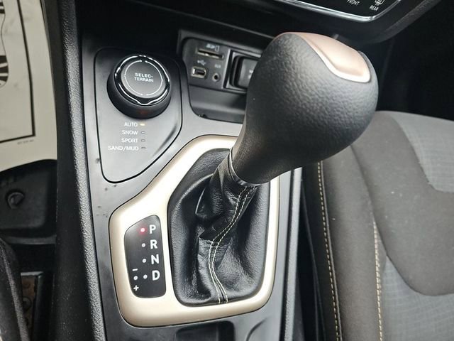 Used 2017 Jeep Cherokee Latitude w/ Comfort & Sound Group image 33