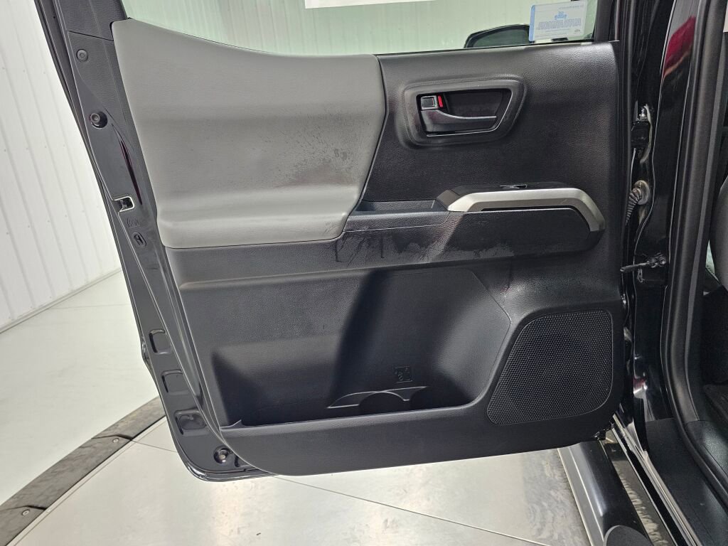 Used 2021 Toyota Tacoma SR5 w/ Technology Package AWD/4WD image 27
