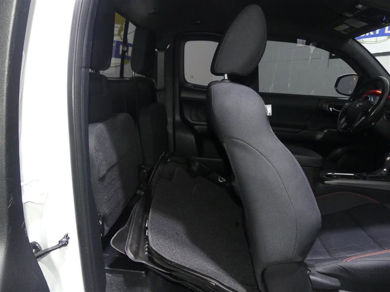 Used 2016 Toyota Tacoma TRD Off-Road w/ Exterior Package image 24