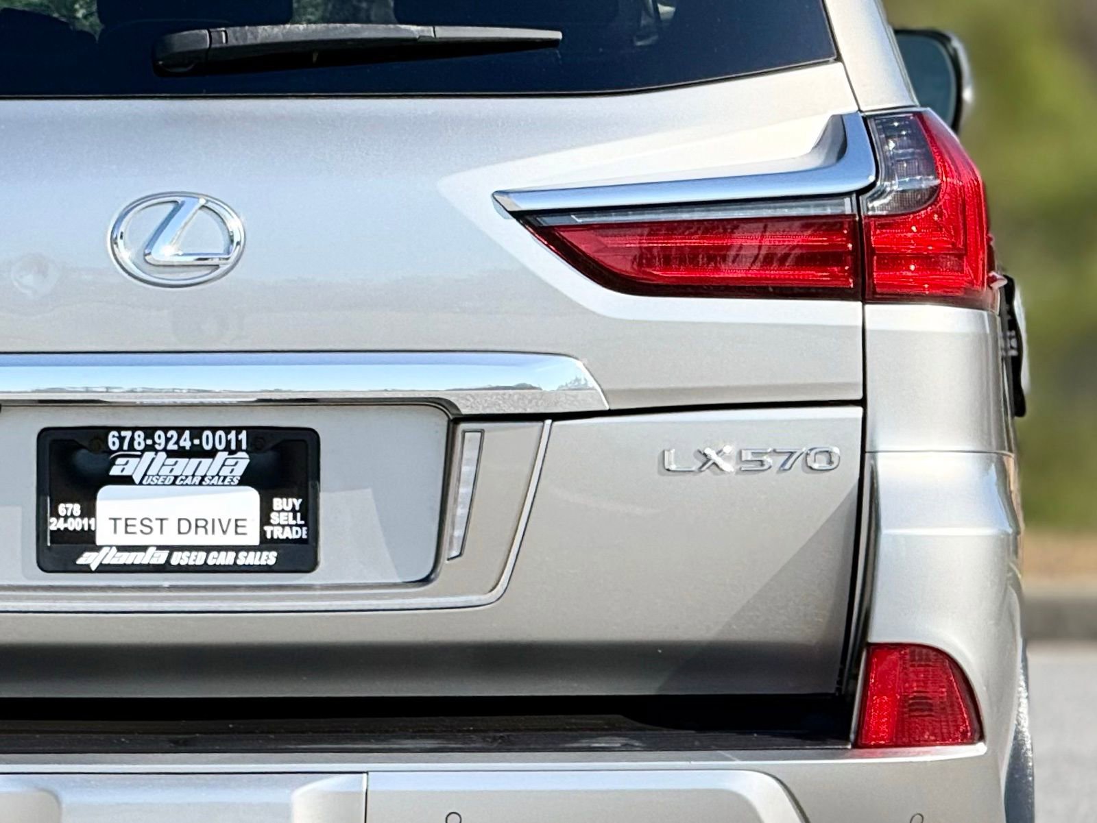 Used 2018 Lexus LX 570 4WD w/ Luxury Package image 16