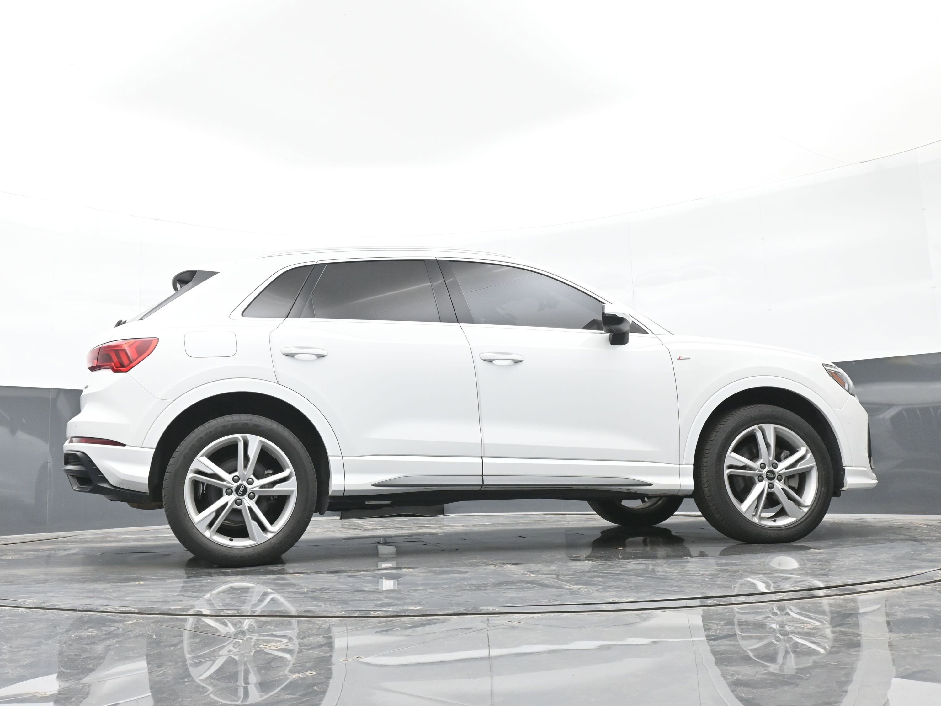 Used 2021 Audi Q3 2.0T Premium Plus w/ Premium Plus Package image 41