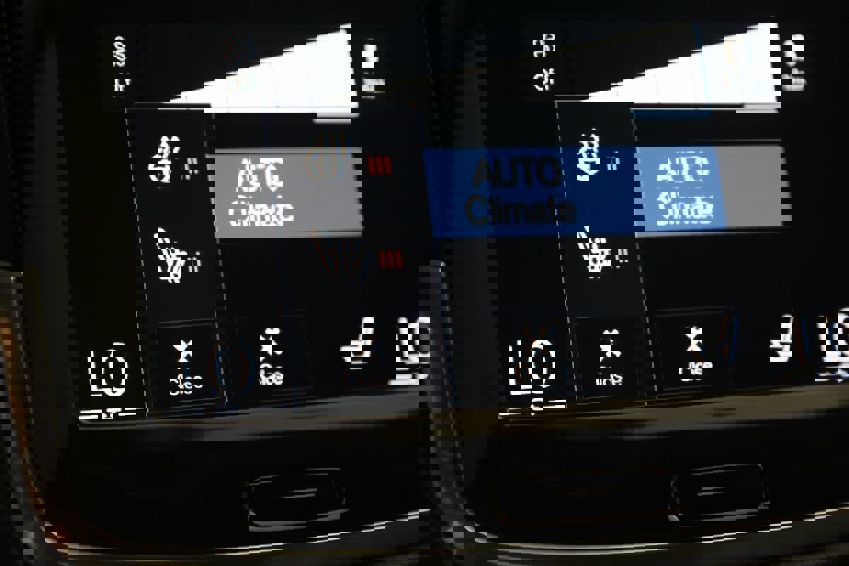 Used 2022 Volvo XC90 T6 Momentum w/ Climate Package image 8