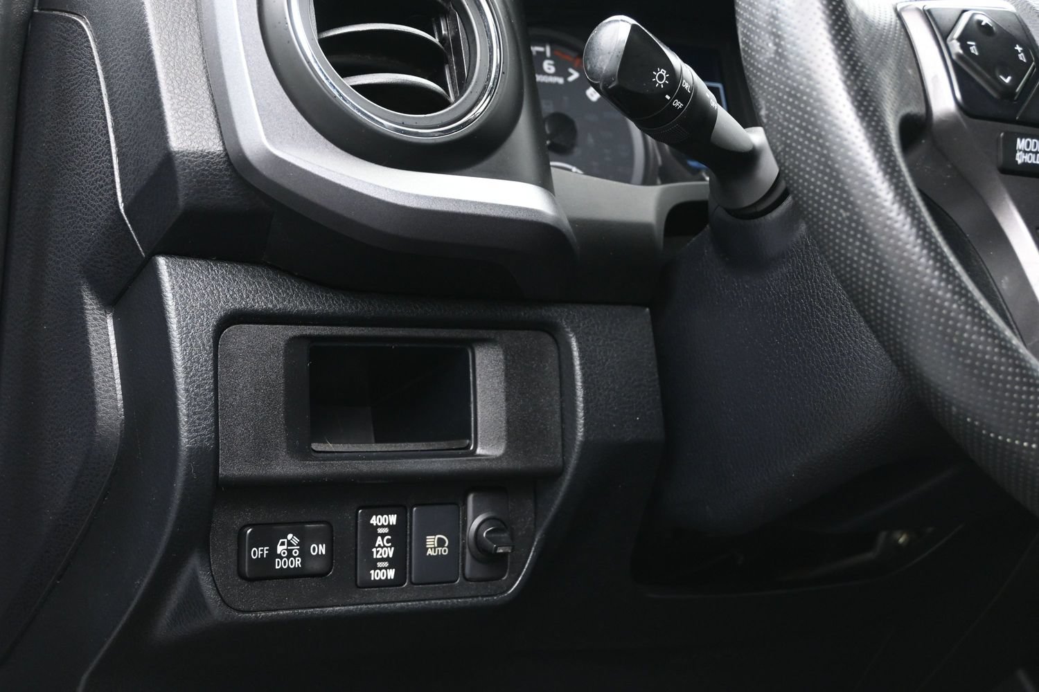 Used 2018 Toyota Tacoma TRD Off-Road AWD/4WD image 23