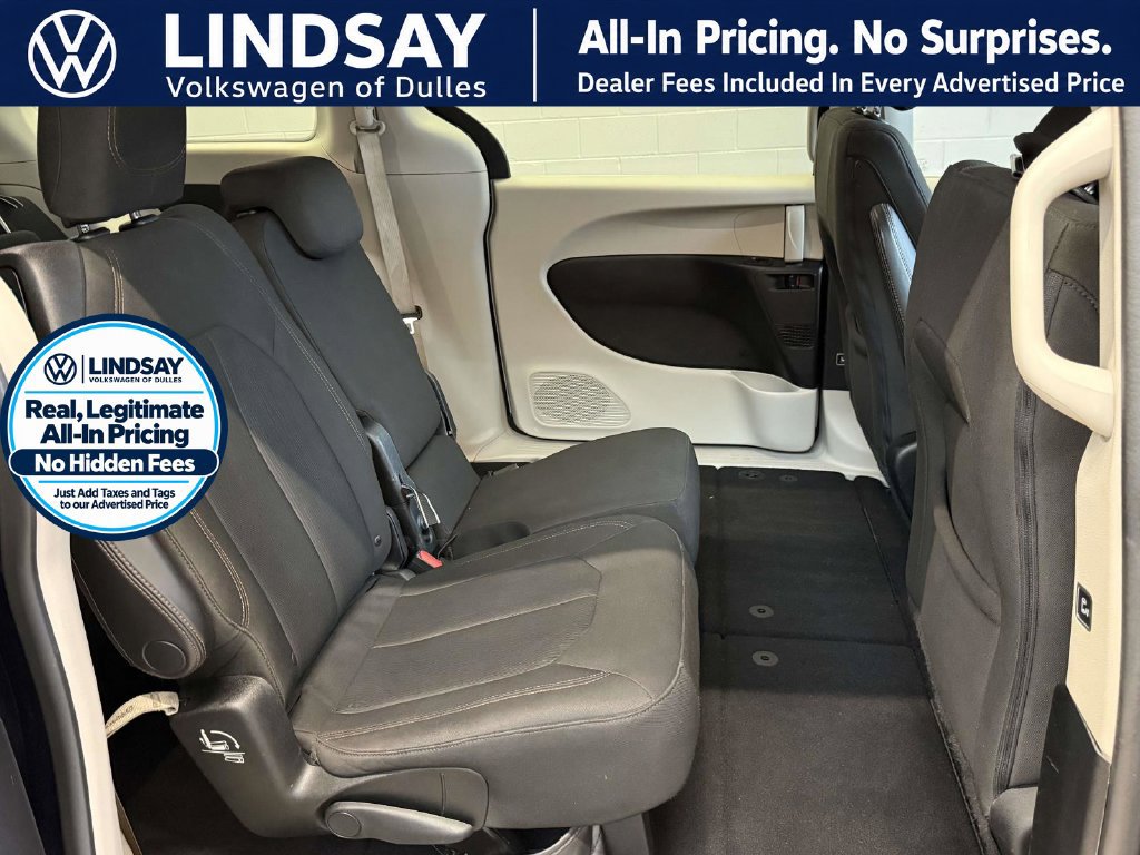 Used 2017 Chrysler Pacifica Touring FWD image 12