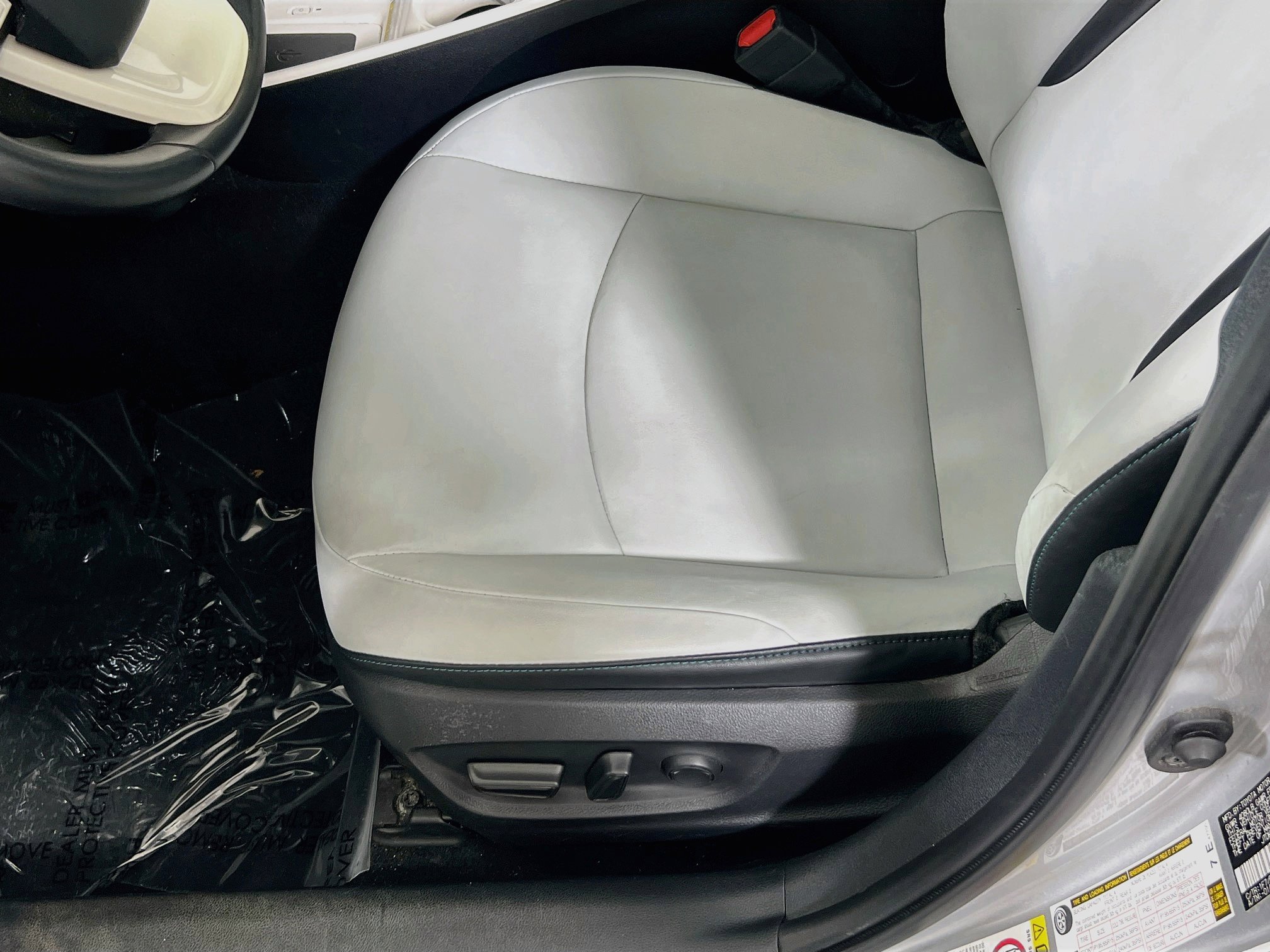 Used 2018 Toyota Prius Prime Premium FWD image 19