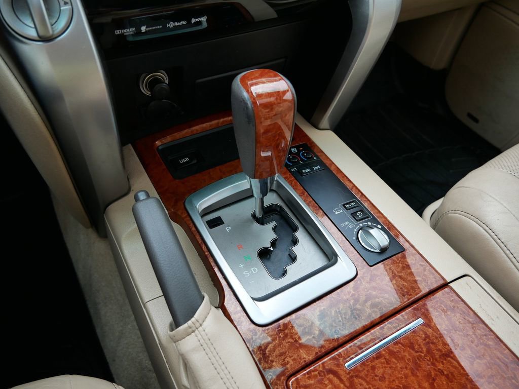 Used 2015 Toyota Land Cruiser image 60