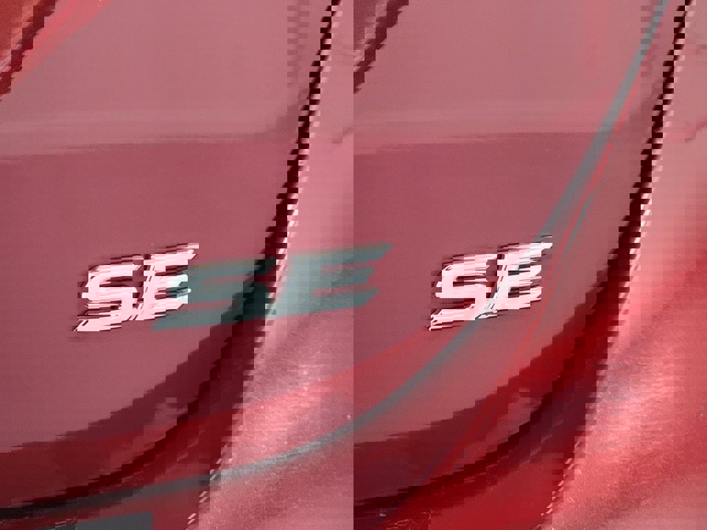 Used 2018 Toyota Camry SE w/ Moonroof Package image 10