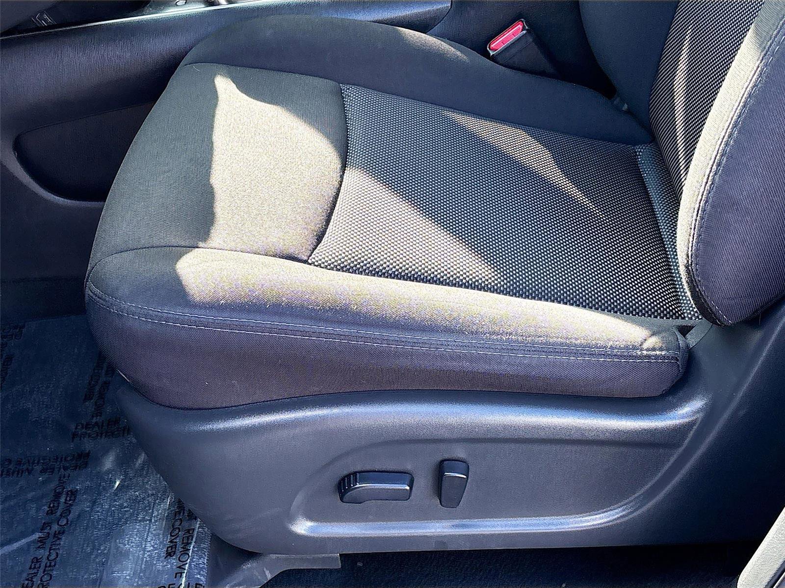 Used 2020 Nissan Pathfinder SV image 19