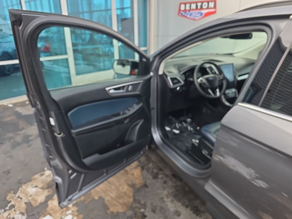 Used 2022 Ford Edge SEL w/ Sport Appearance Package image 9