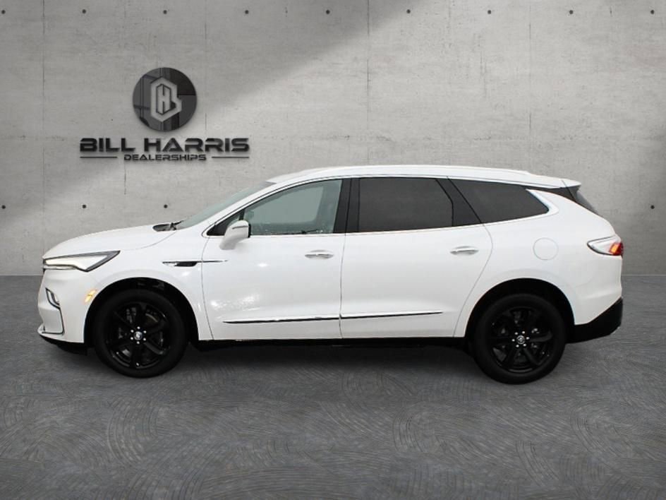 Used 2023 Buick Enclave Essence w/ Sport Touring Edition image 4
