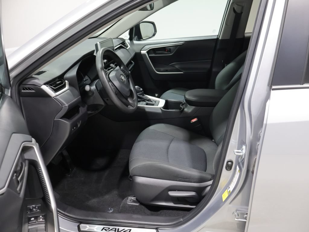 Used 2024 Toyota RAV4 LE AWD/4WD image 9
