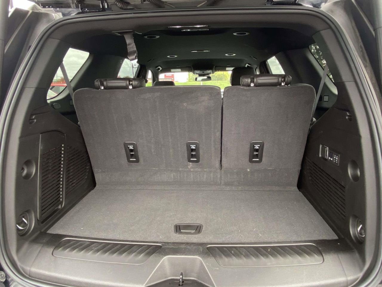 Used 2024 Chevrolet Tahoe LT w/ Luxury Package image 9