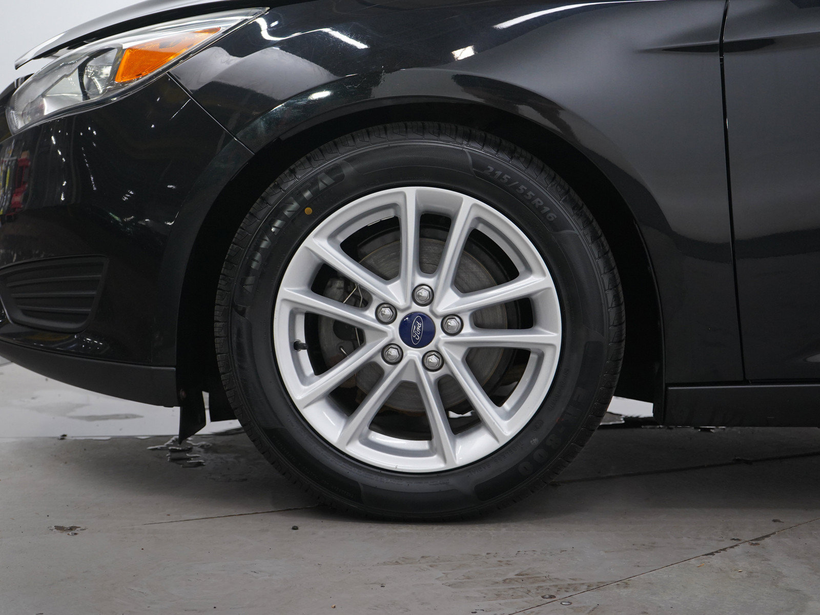 Used 2015 Ford Focus SE FWD image 28