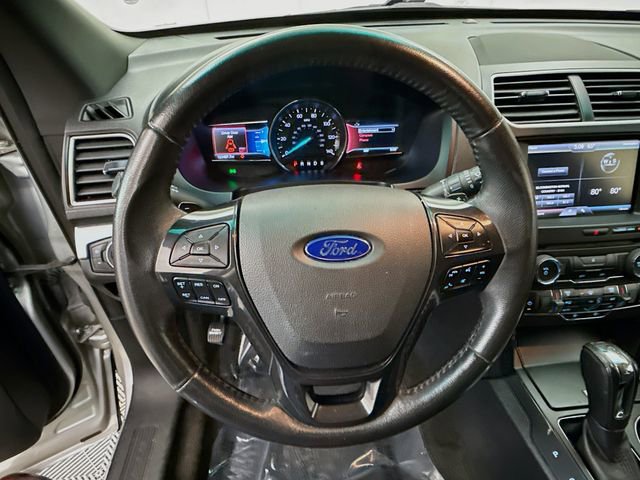 Used 2016 Ford Explorer XLT w/ Equipment Group 201A FWD image 11