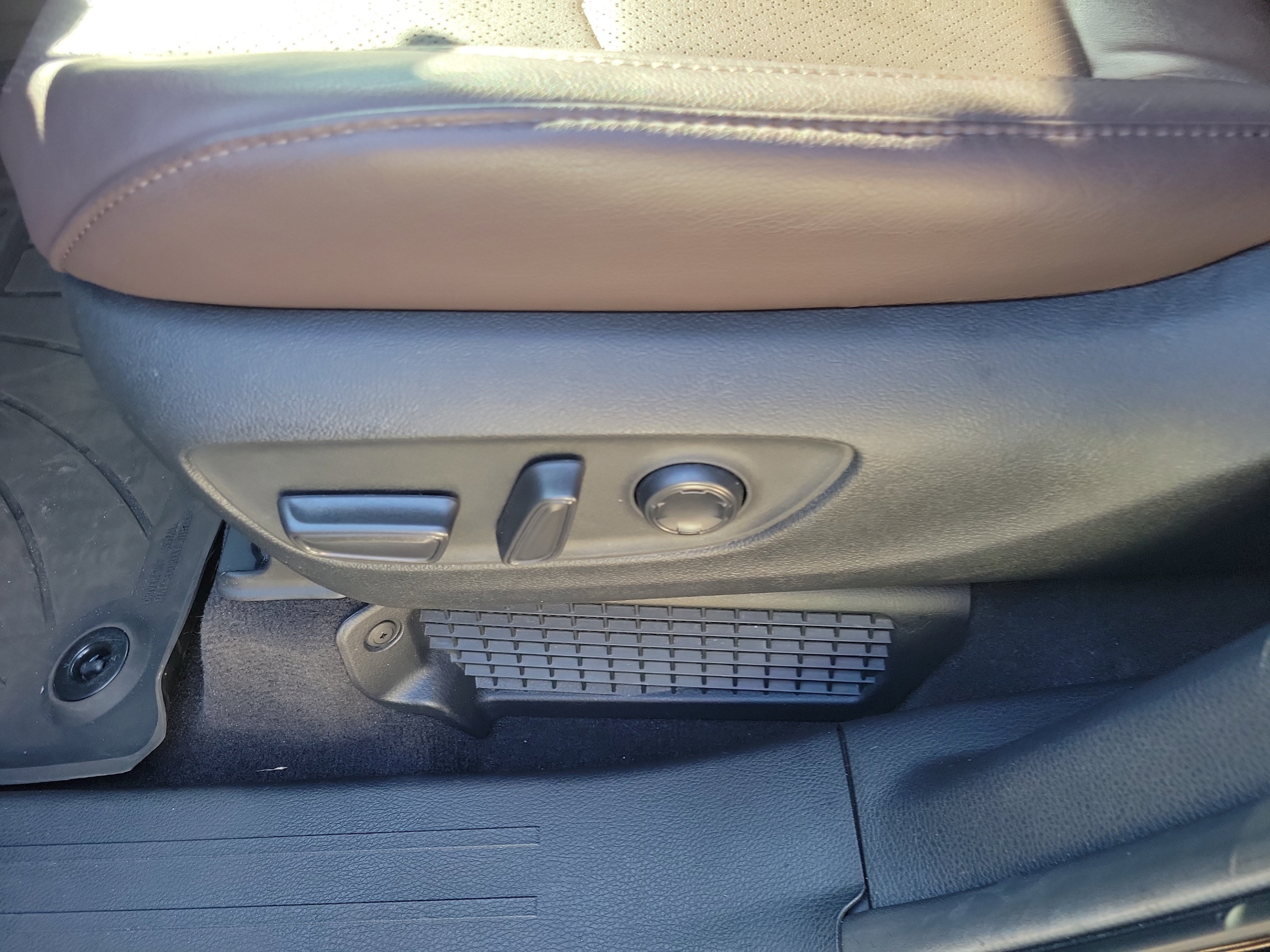Certified 2024 Toyota Sienna Platinum FWD image 10