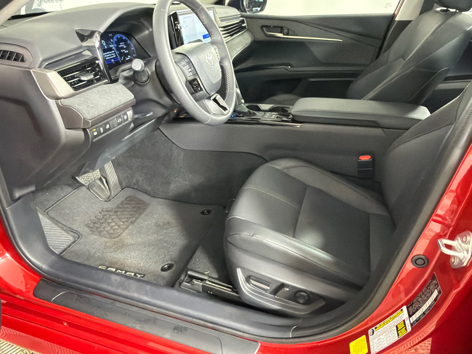 Used 2025 Toyota Camry XLE FWD image 10