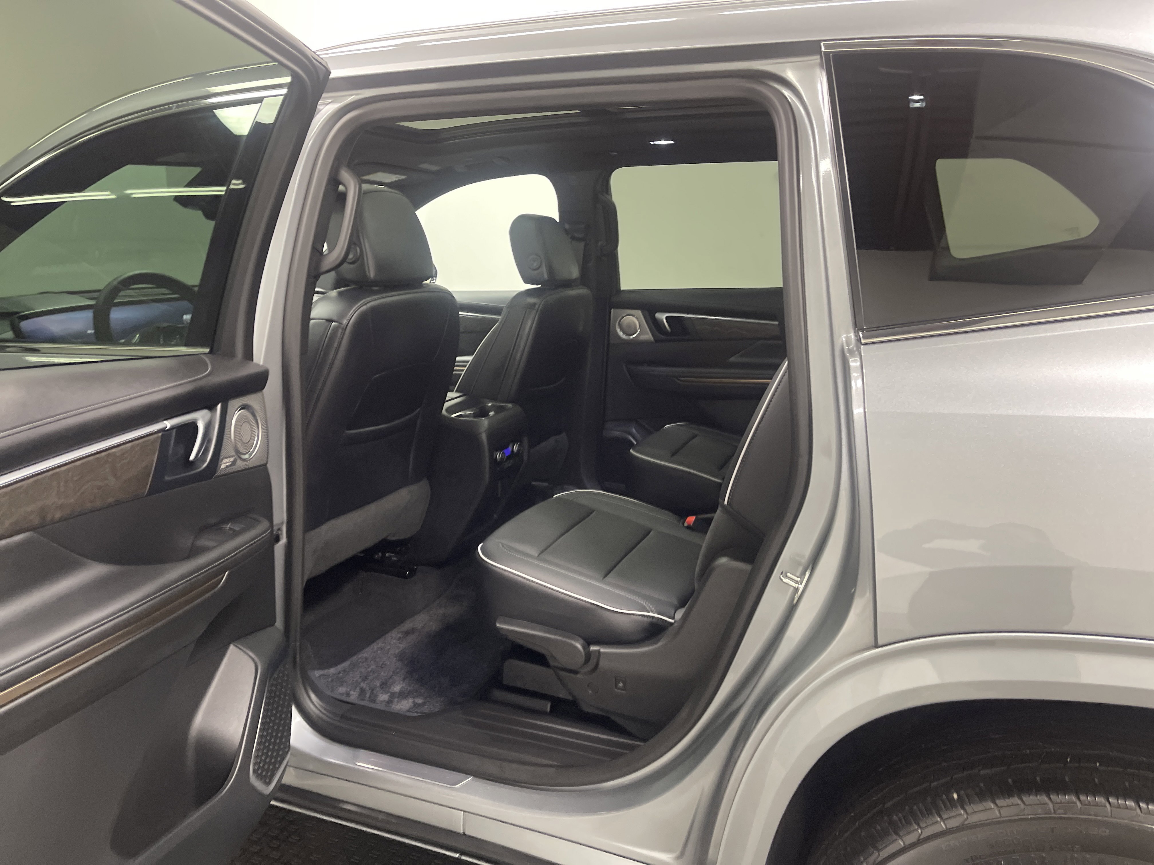 Used 2026 Buick Enclave Avenir image 13