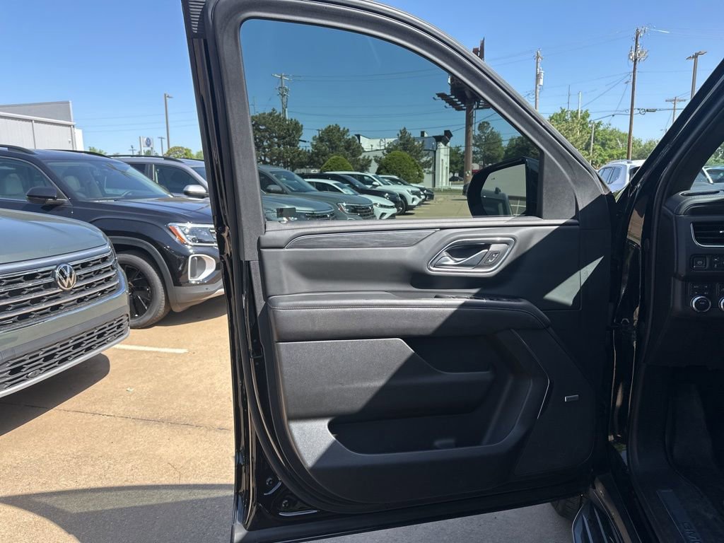 Used 2022 GMC Yukon XL SLT AWD/4WD image 16