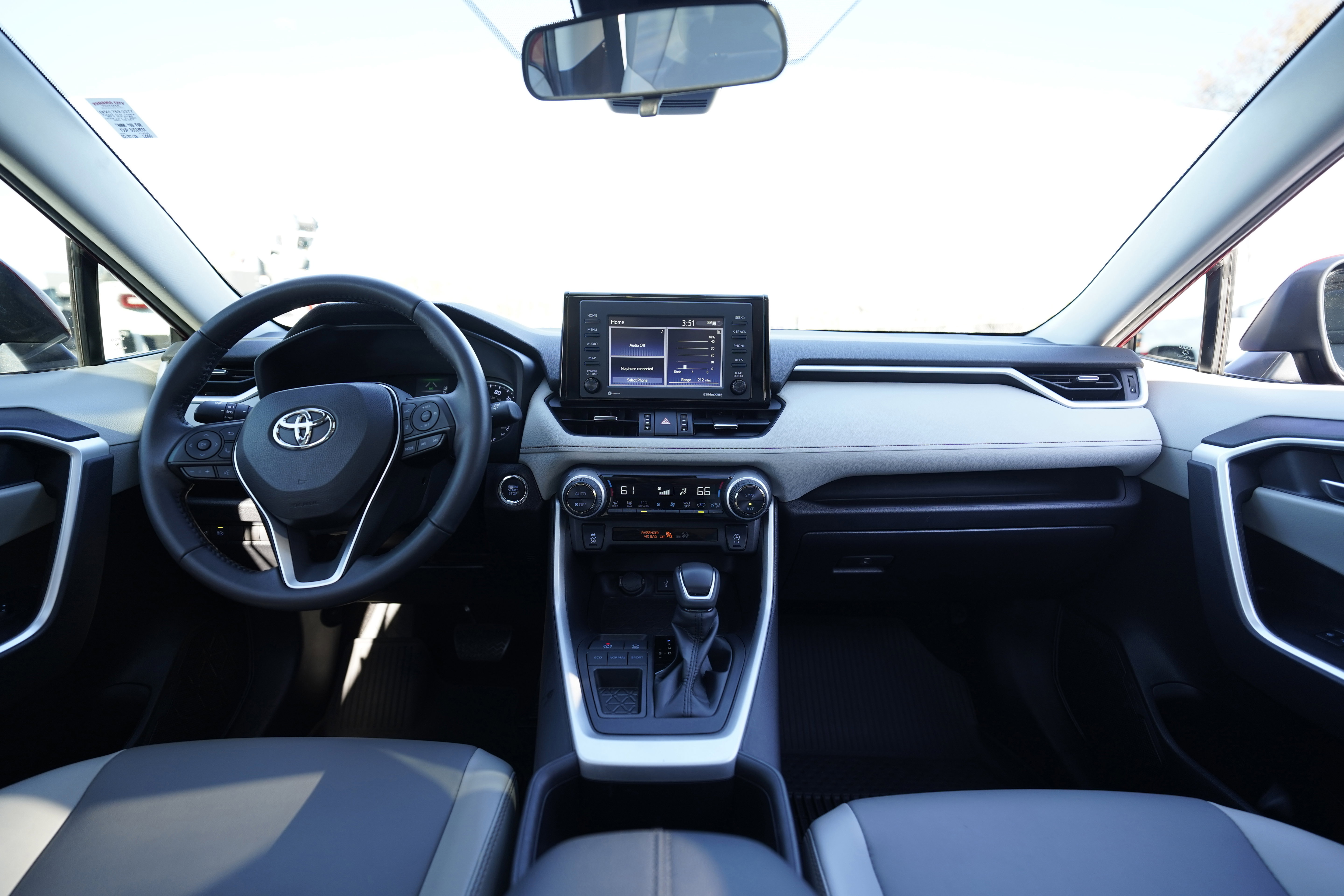 Used 2022 Toyota RAV4 XLE Premium image 18