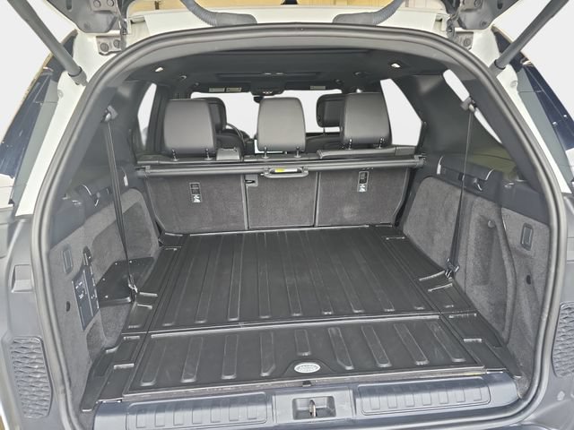 Certified 2025 Land Rover Discovery S AWD/4WD image 14