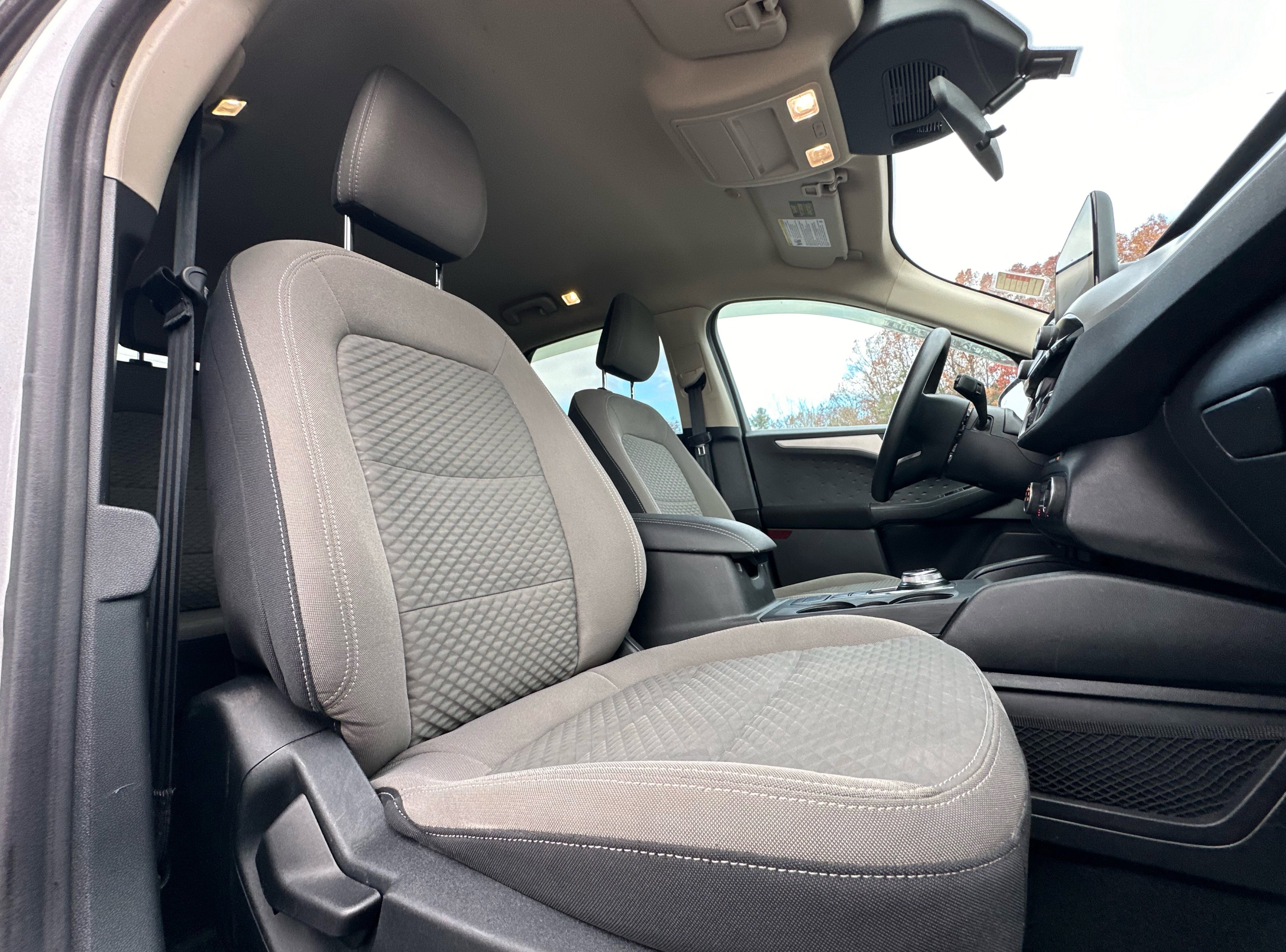 Used 2020 Ford Escape SE image 34