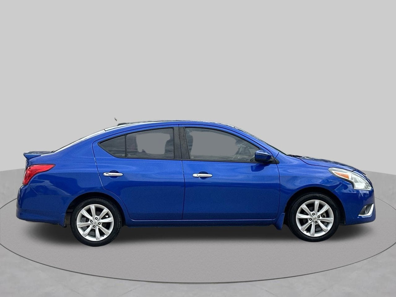 Used 2016 Nissan Versa FWD image 6