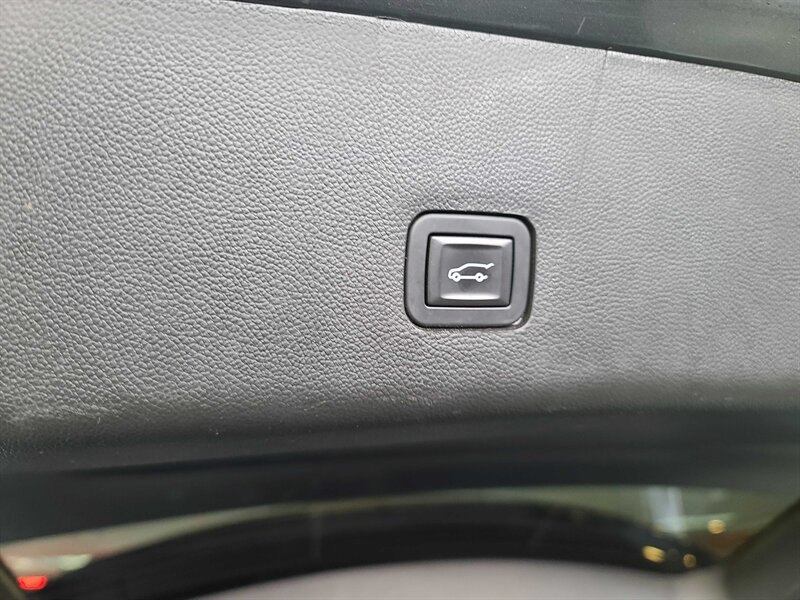 Used 2020 Chevrolet Traverse LT FWD image 35