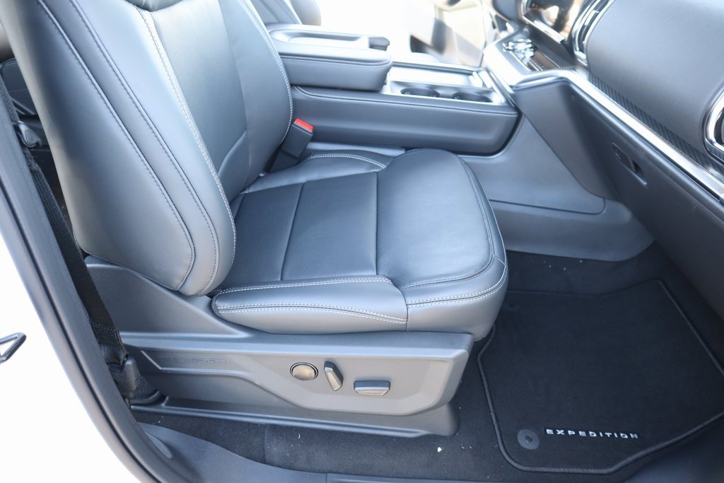 New 2025 Ford Expedition Platinum w/ Stealth Performance Package image 14