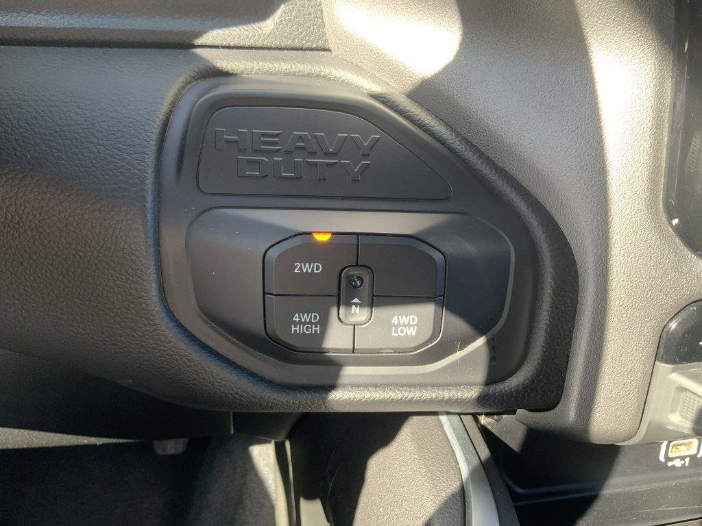 Used 2025 RAM 3500 Big Horn image 34
