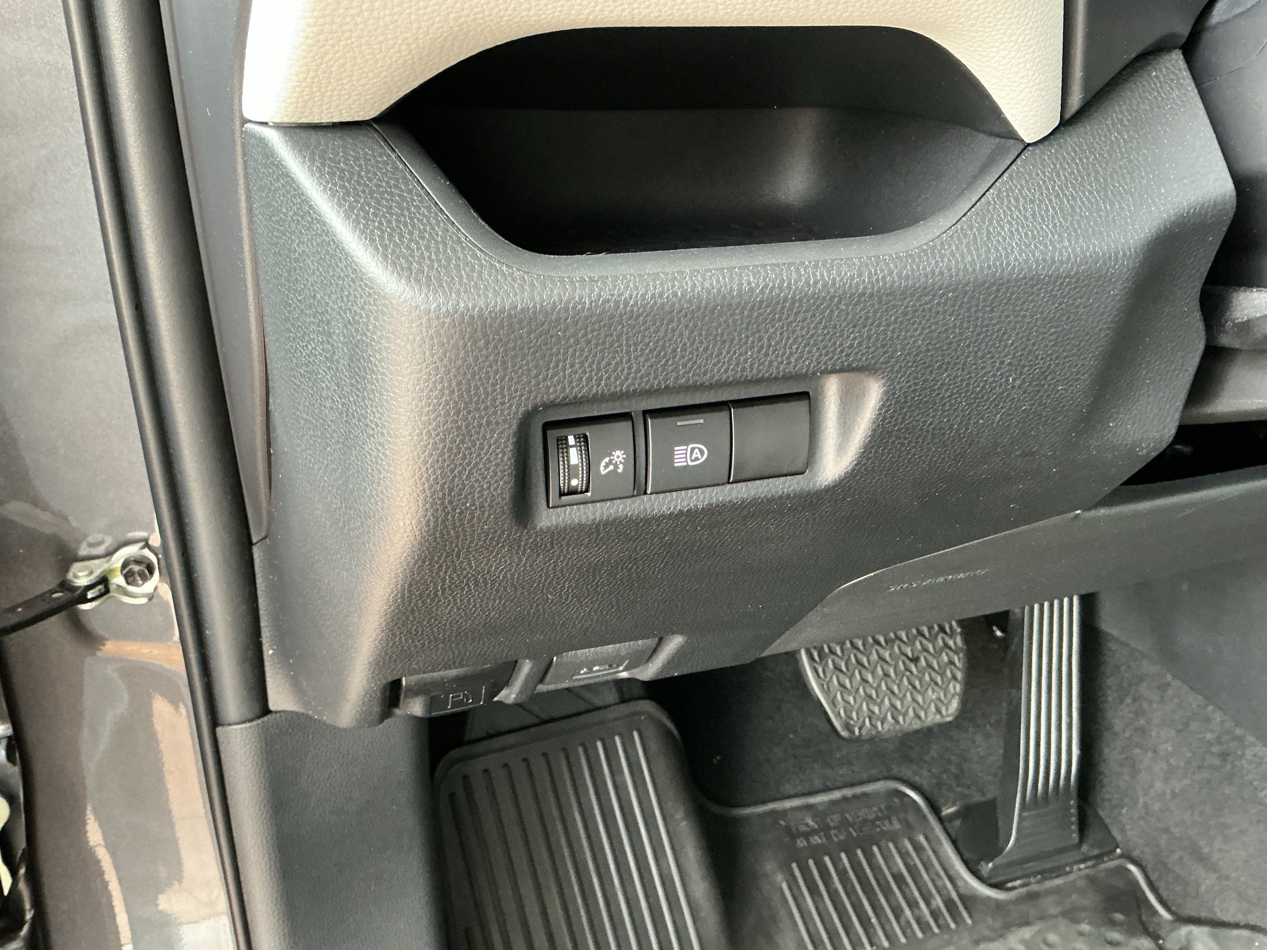 Certified 2023 Toyota RAV4 XLE image 30