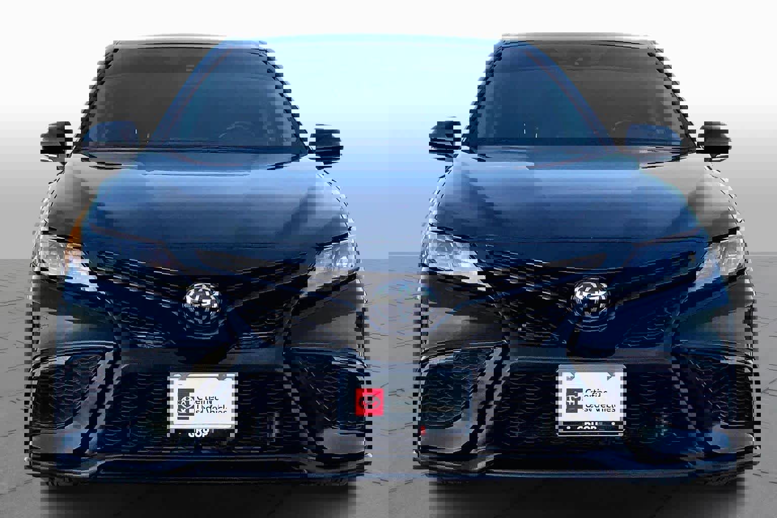 Used 2024 Toyota Camry SE image 3