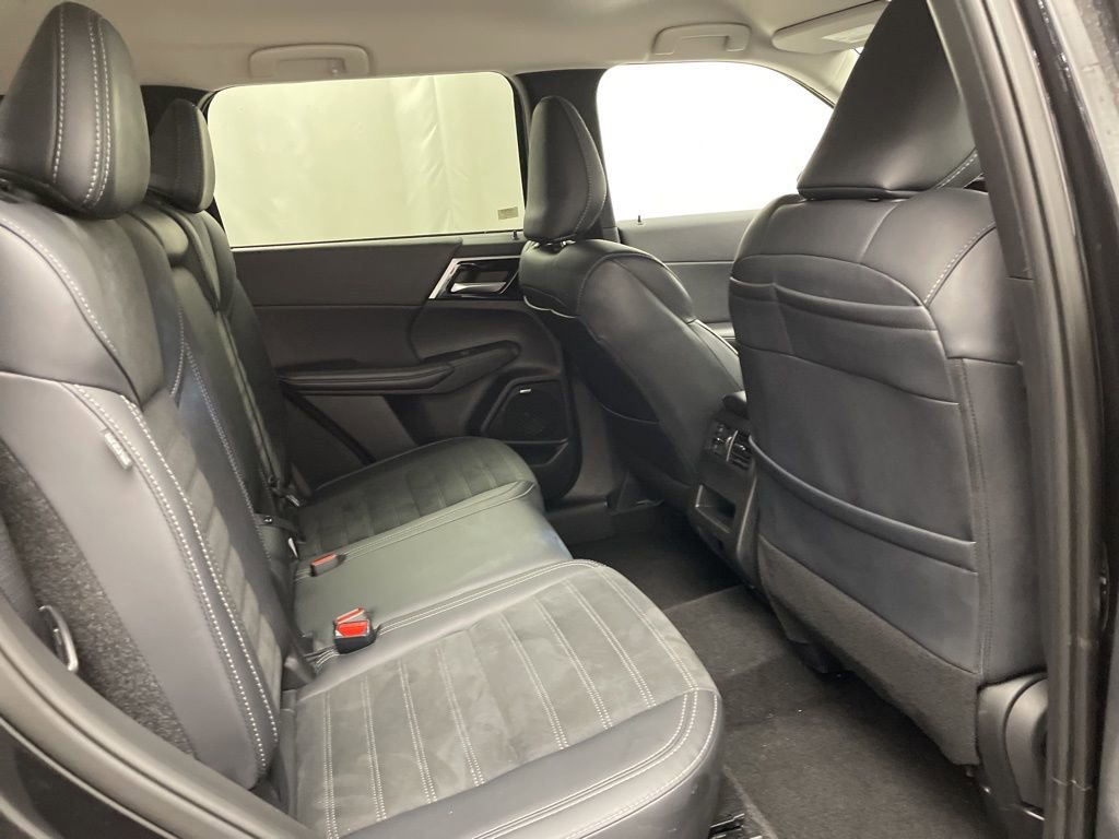 Used 2025 Mitsubishi Outlander SE image 30