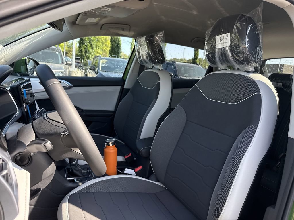 New 2025 Volkswagen Taos SE image 12
