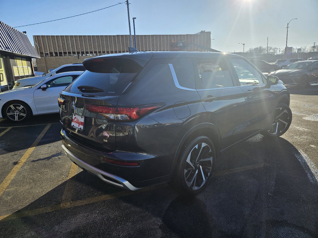 Used 2024 Mitsubishi Outlander AWD image 5