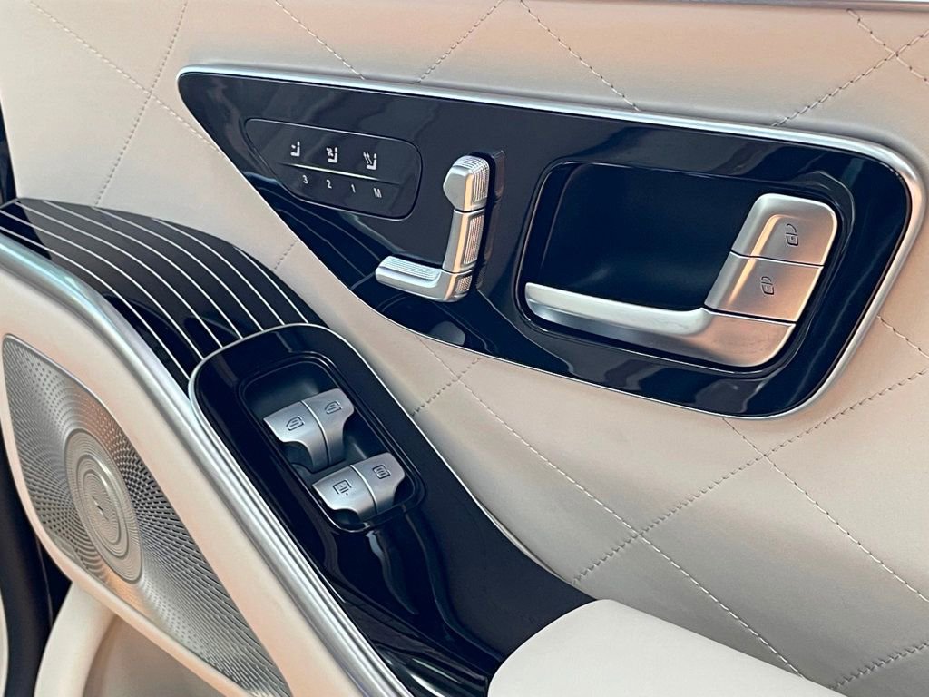 Used 2023 Mercedes-Benz S 580e 4MATIC Sedan w/ AMG Line image 30