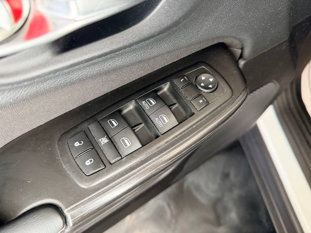Used 2014 Jeep Cherokee Latitude w/ Cold Weather Group AWD/4WD image 16