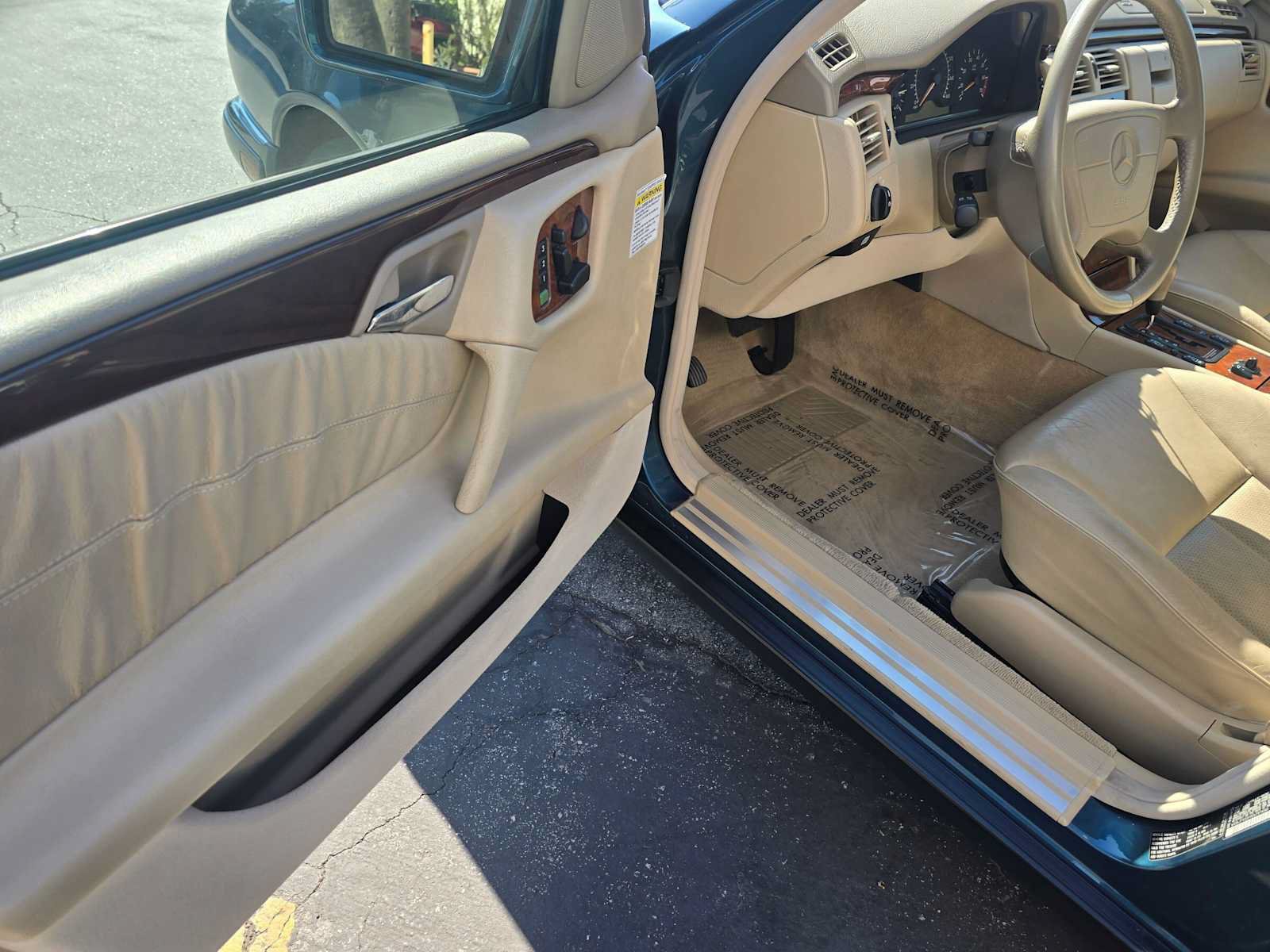 Used 1999 Mercedes-Benz E 320 Sedan image 20