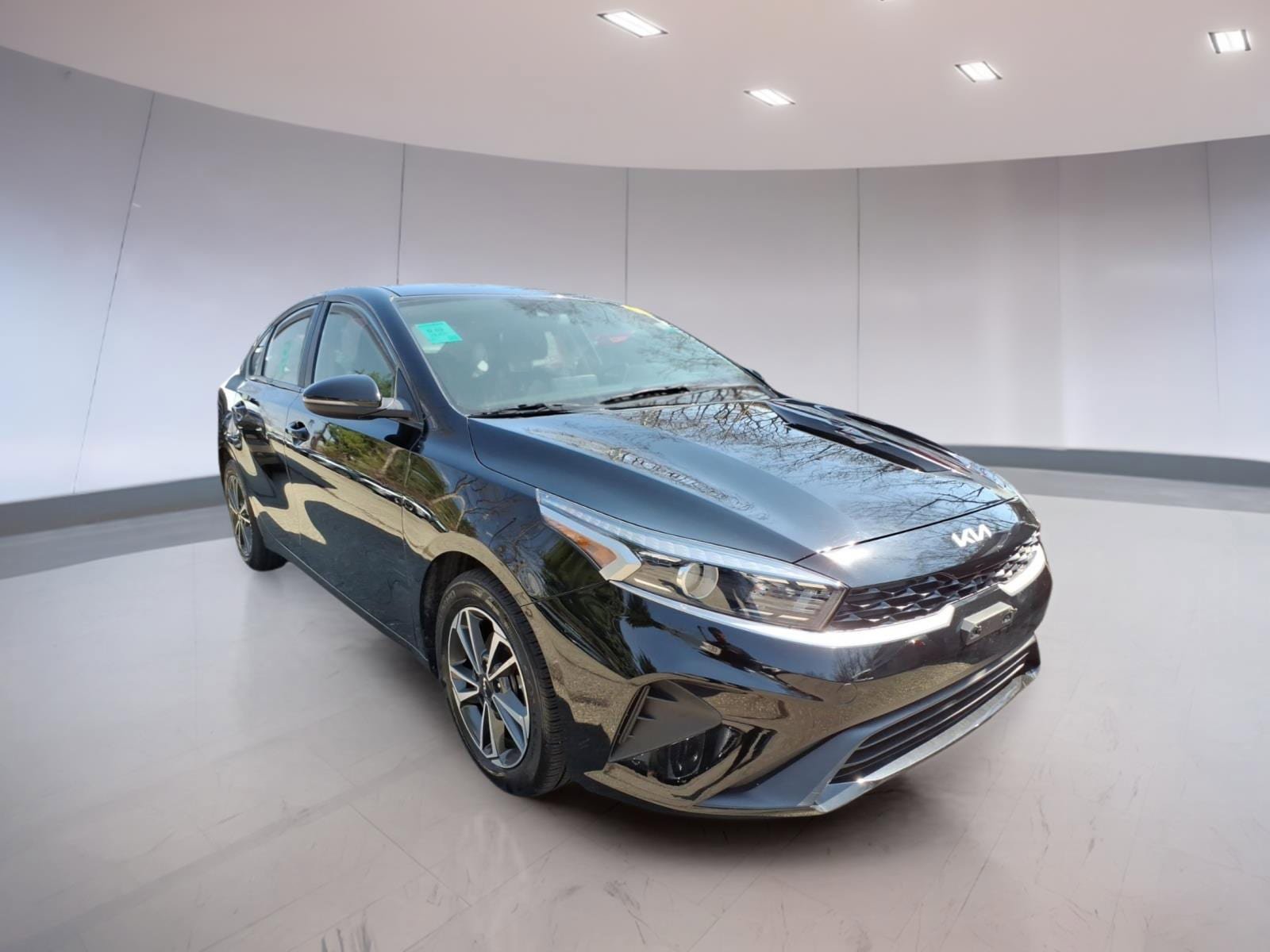 Used 2023 Kia Forte LXS w/ LXS Technology Package FWD image 1
