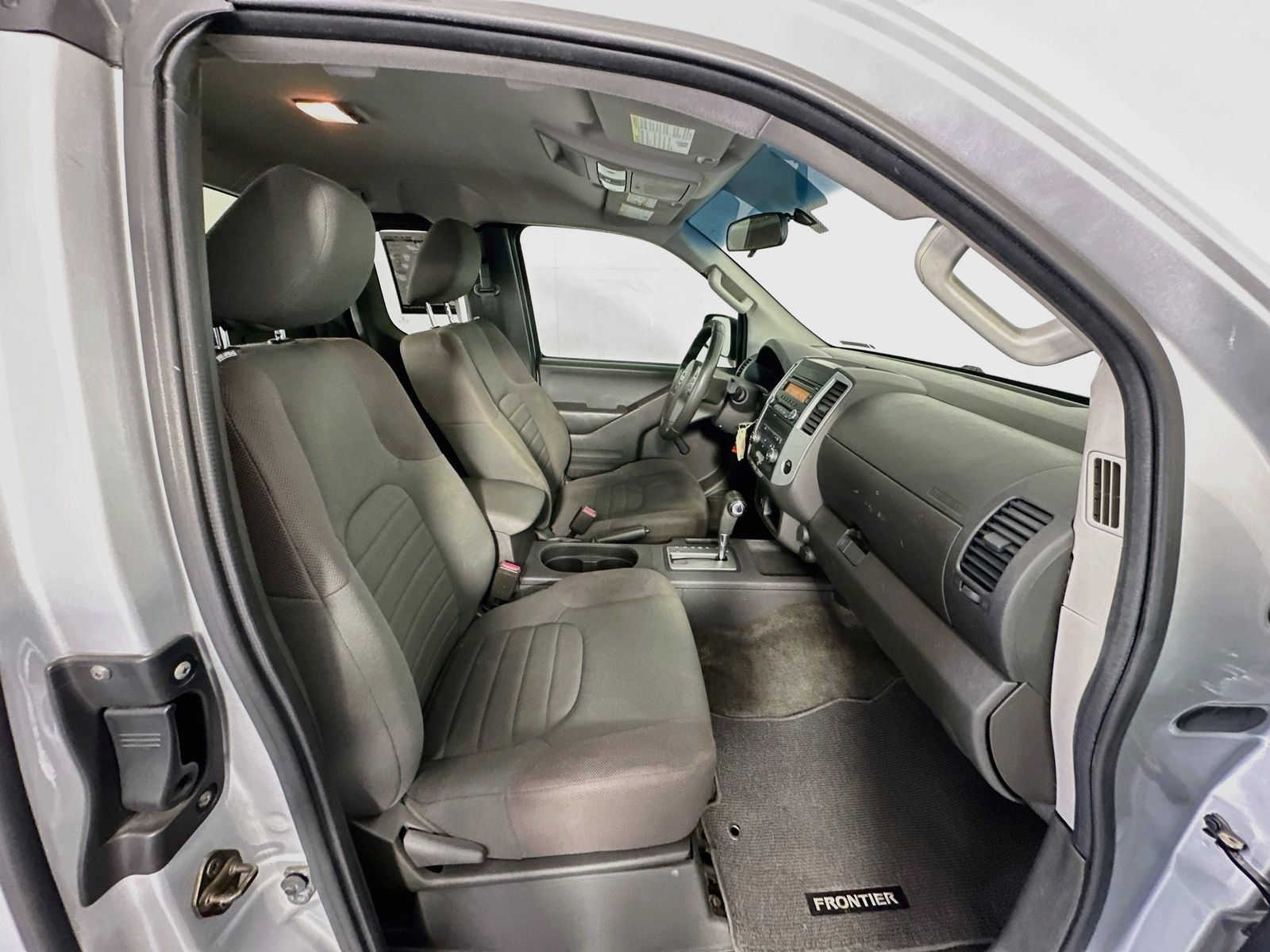 Used 2015 Nissan Frontier S RWD image 24
