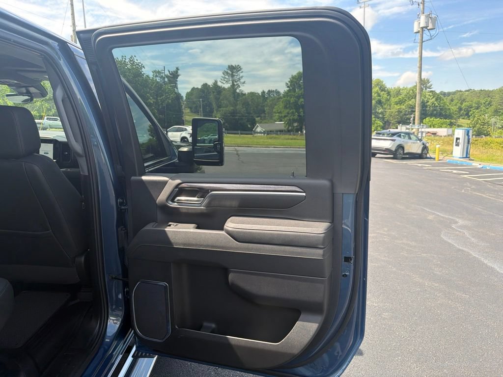 Used 2025 Chevrolet Silverado 2500 LTZ w/ LTZ Plus Package AWD/4WD image 60