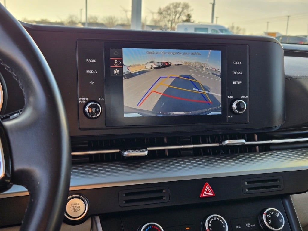 Used 2024 Kia Carnival LX image 24