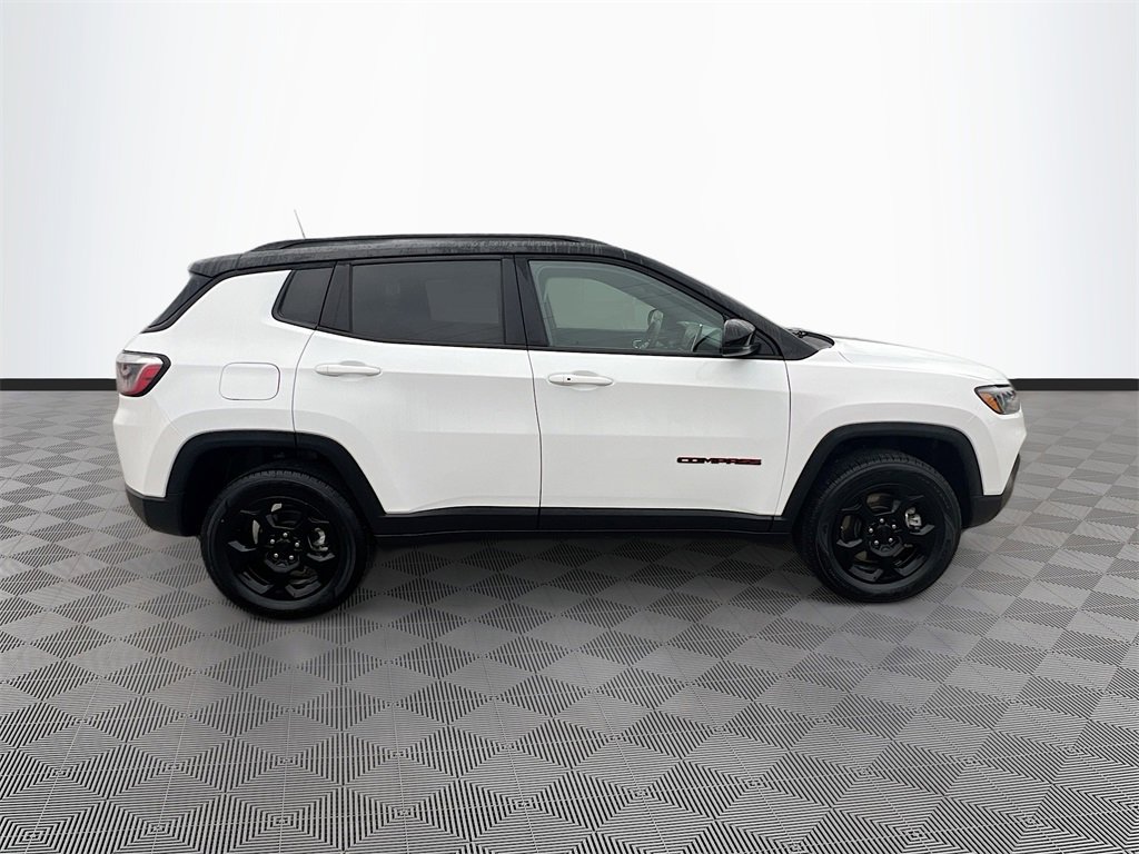 Used 2024 Jeep Compass Trailhawk image 8