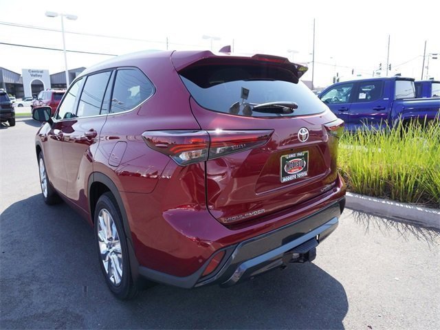 New 2025 Toyota Highlander Limited image 7