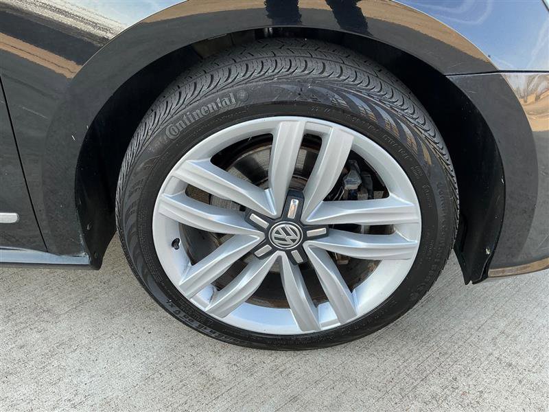 Used 2016 Volkswagen Passat 1.8T w/ Lighting Package image 23